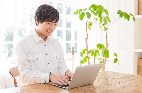 パソコンをしながらテレビを聞き流し!