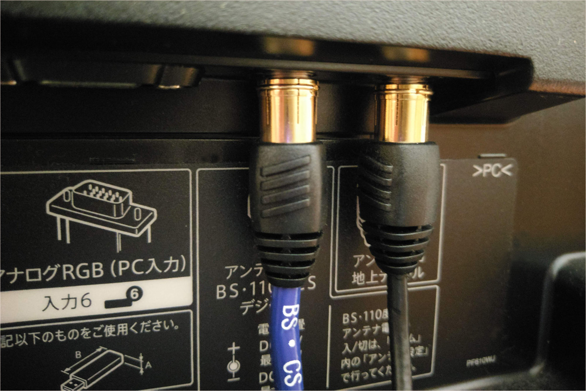 4K対応テレビの入力端子（地デジとBS/110度CS）にそれぞれ接続