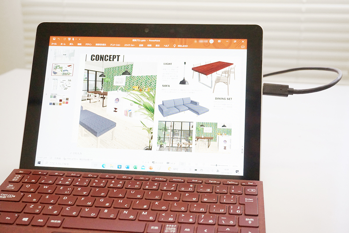 Windowsパソコン Surface Go U字型アダプターの使用前
