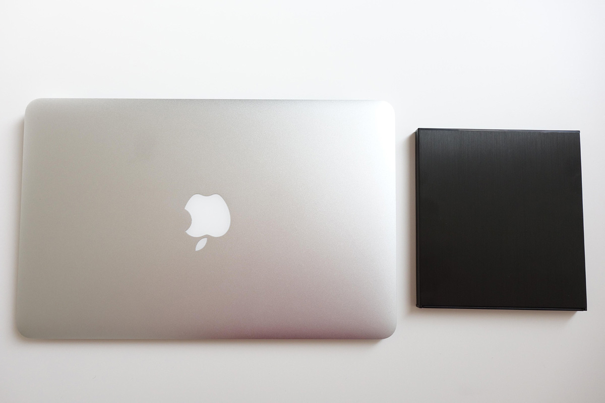 MacBook AirとBRP-UT6ALK　上からの写真