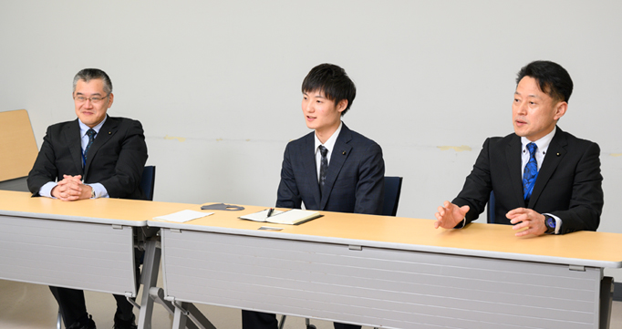 左から、水野勝正教頭、渡邉知央先生、武田敬介先生