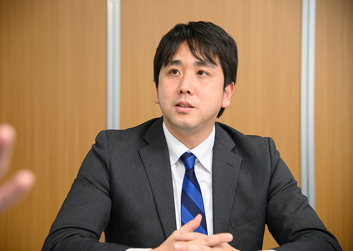 石村 勇二氏