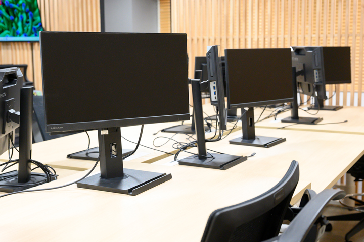 オフィスでディスプレイを使用