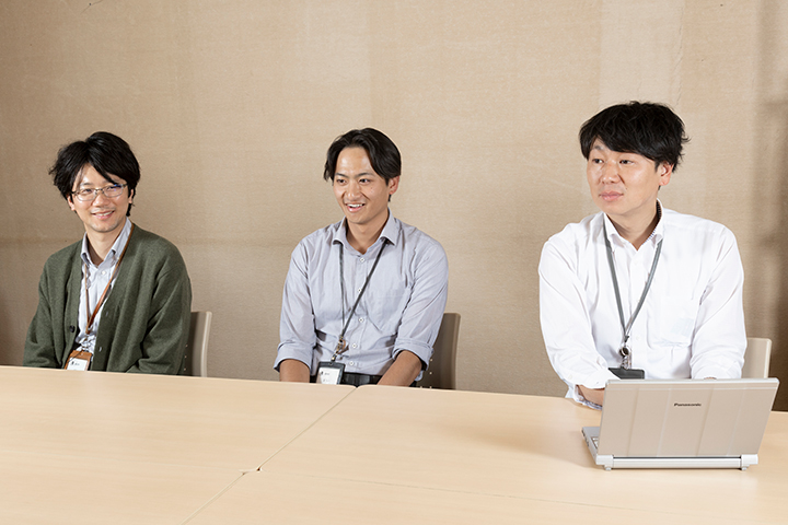 左から:側様、松井様、有馬様