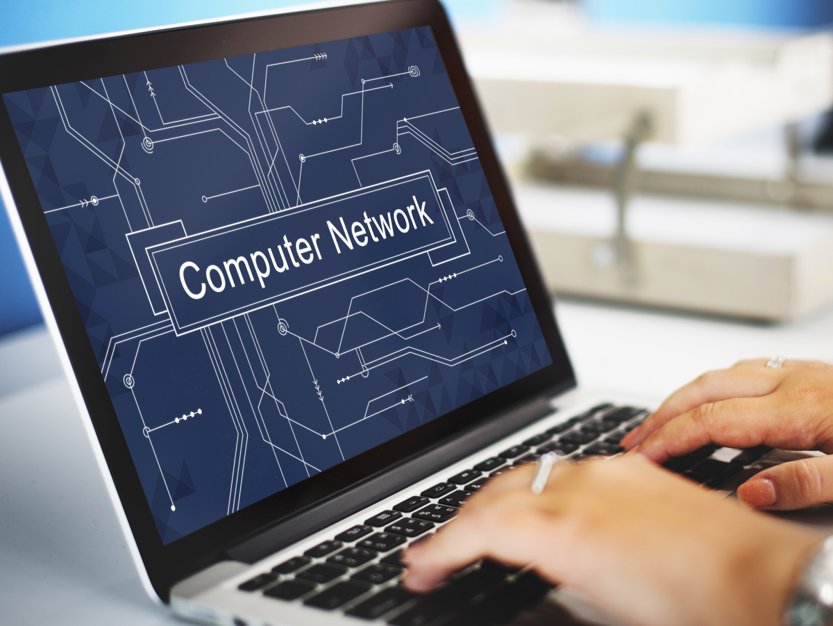 「Computer Network」と表示されたノートパソコン