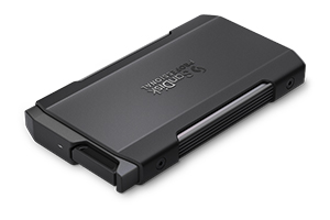 SSDの高速性能を維持するヒートシンク搭載