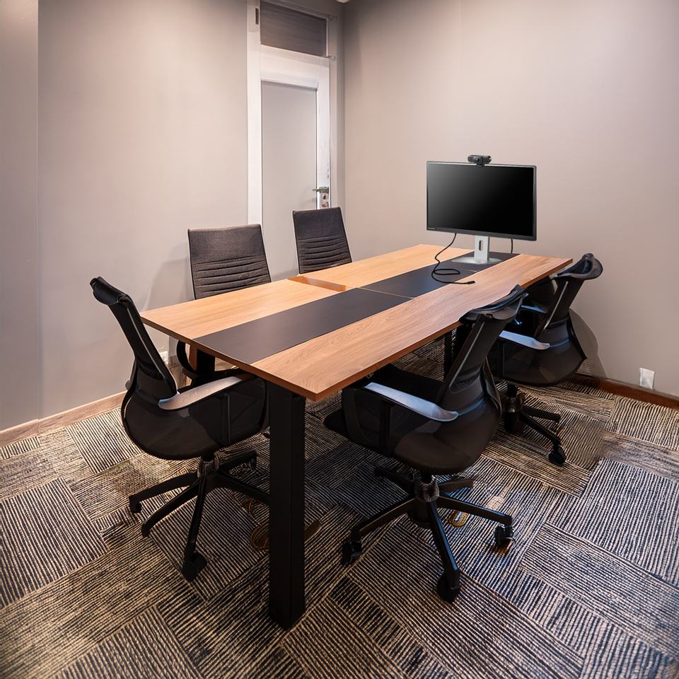 フリーアドレスのオフィスや、ハドルスペースの常設ディスプレイとしてもぴったり！