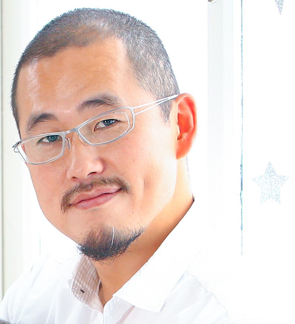 明治大学　専任教授　中村　聡史