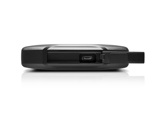 G-DRIVE ArmorATD（ECモデル）（1TB、2TB）　端子側／開く