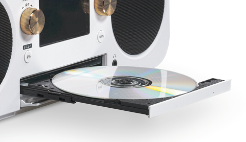 CD-P1シリーズのディスクトレイにCDをセットした様子