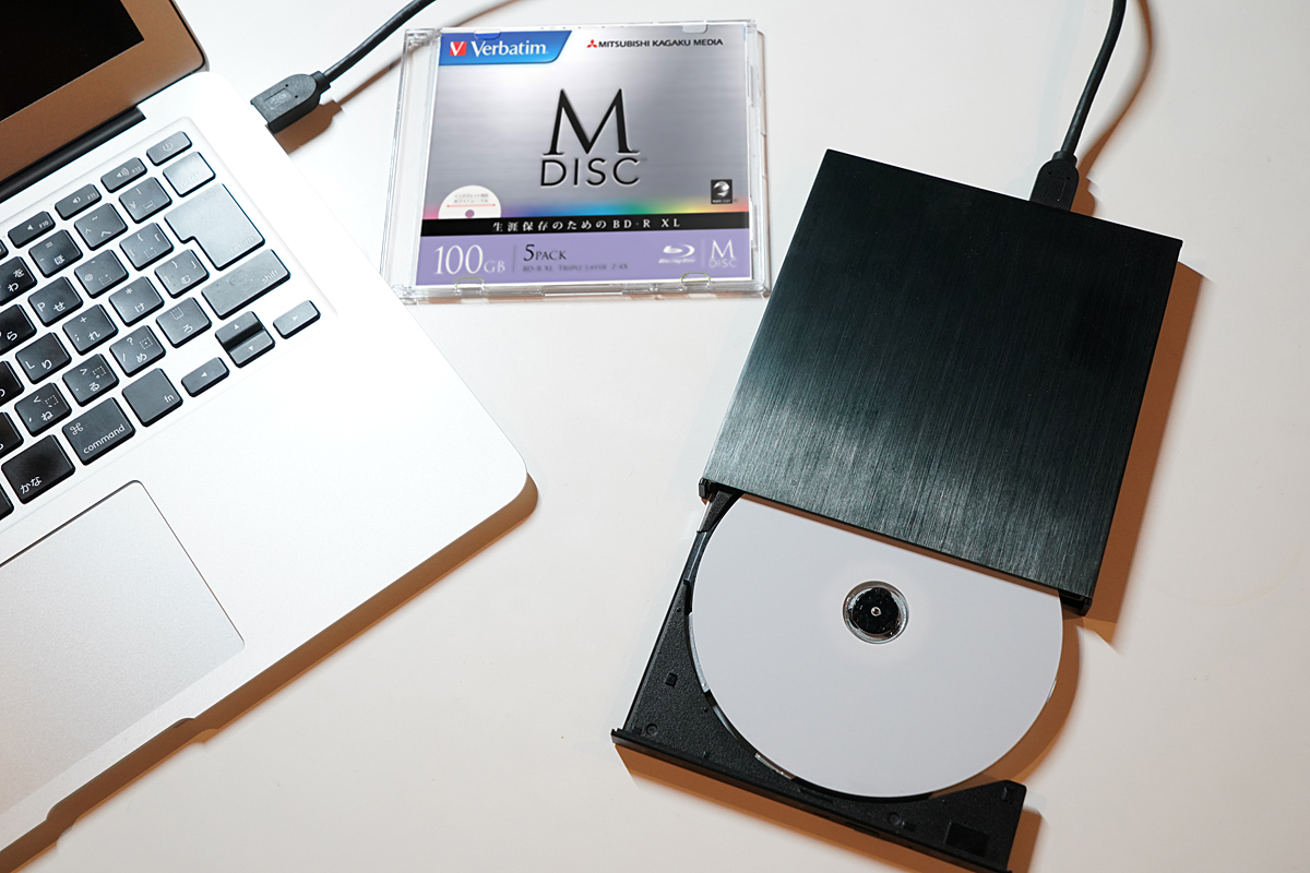 ポータブルブルーレイドライブ（BRP-UT6ALK）とM-DISC（100GB）