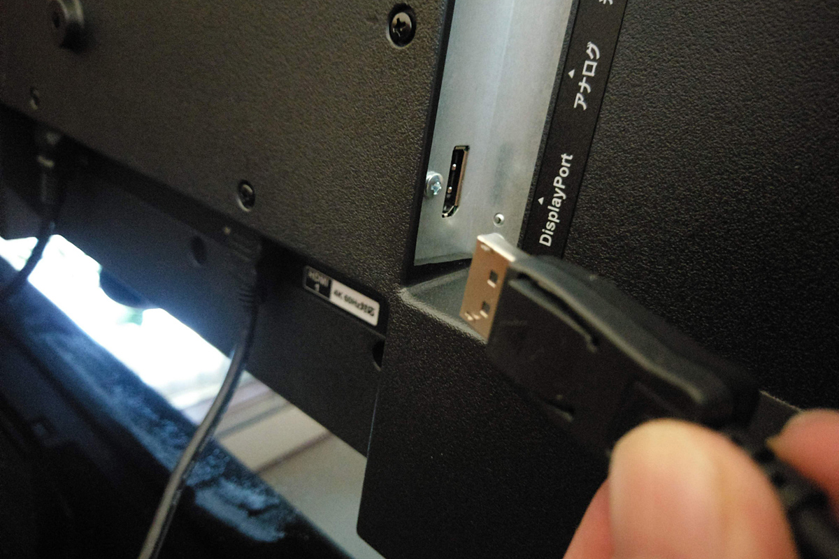 「USB-4K/DP」を「LCD-M4K651XDB」のDisplayPortに接続