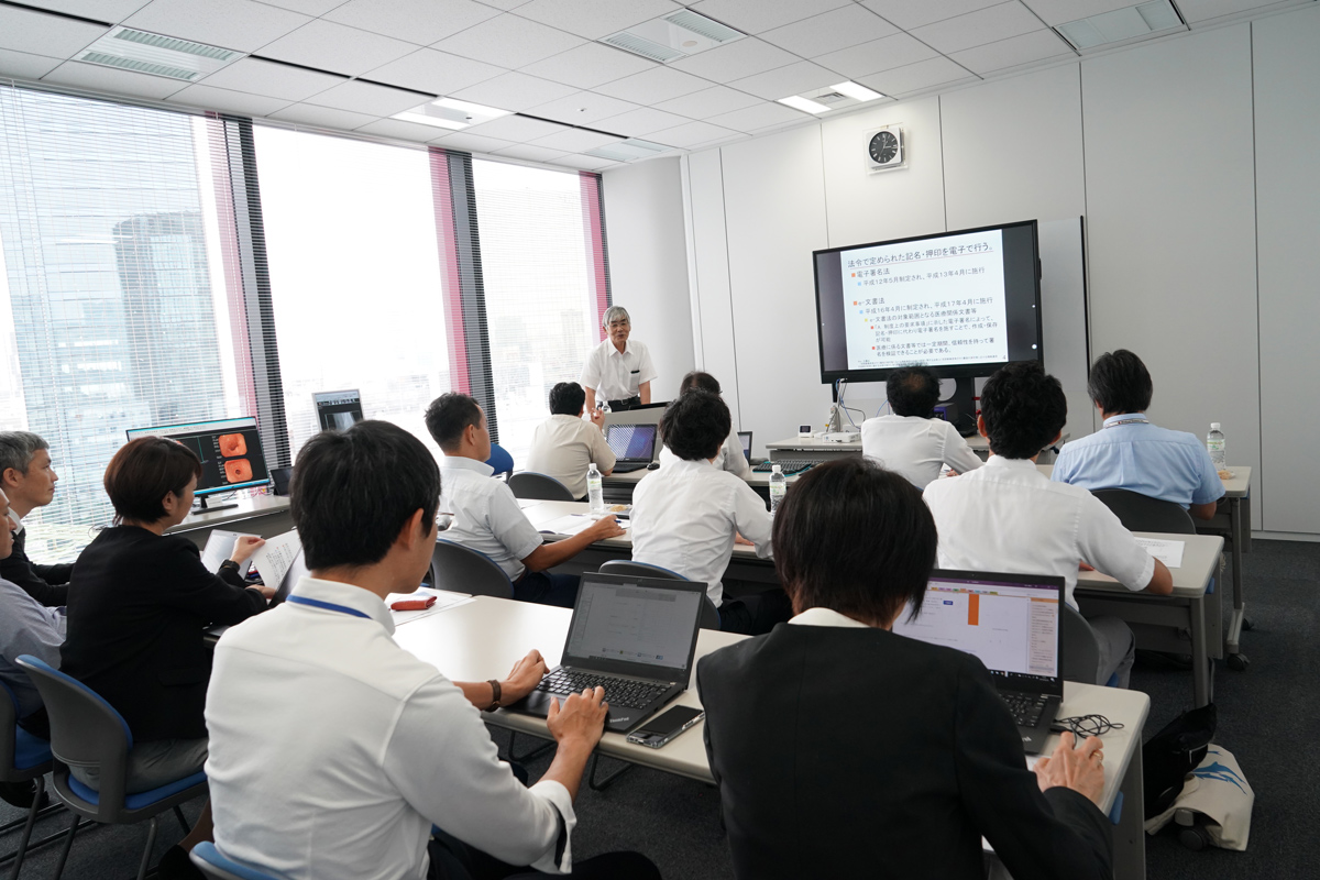 セミナーの様子（講演は日本医師会ORCA管理機構様）