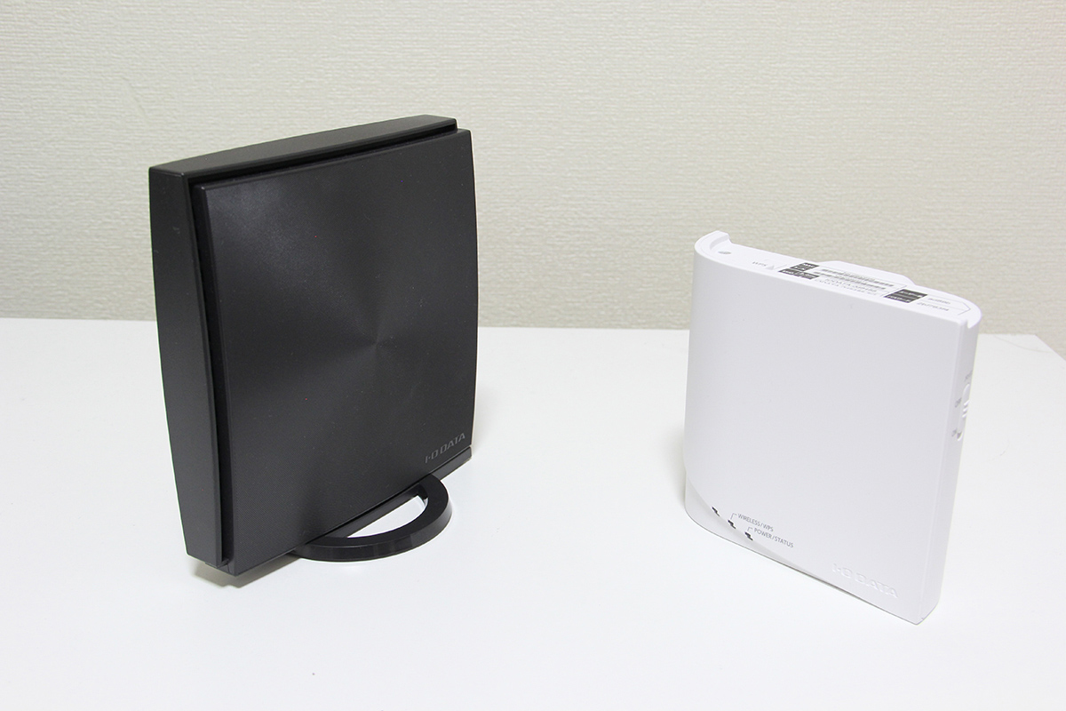 左：Wi-Fiルーター「WN-DX1167R」　右：Wi-Fi中継機「WN-DX1300EXP」