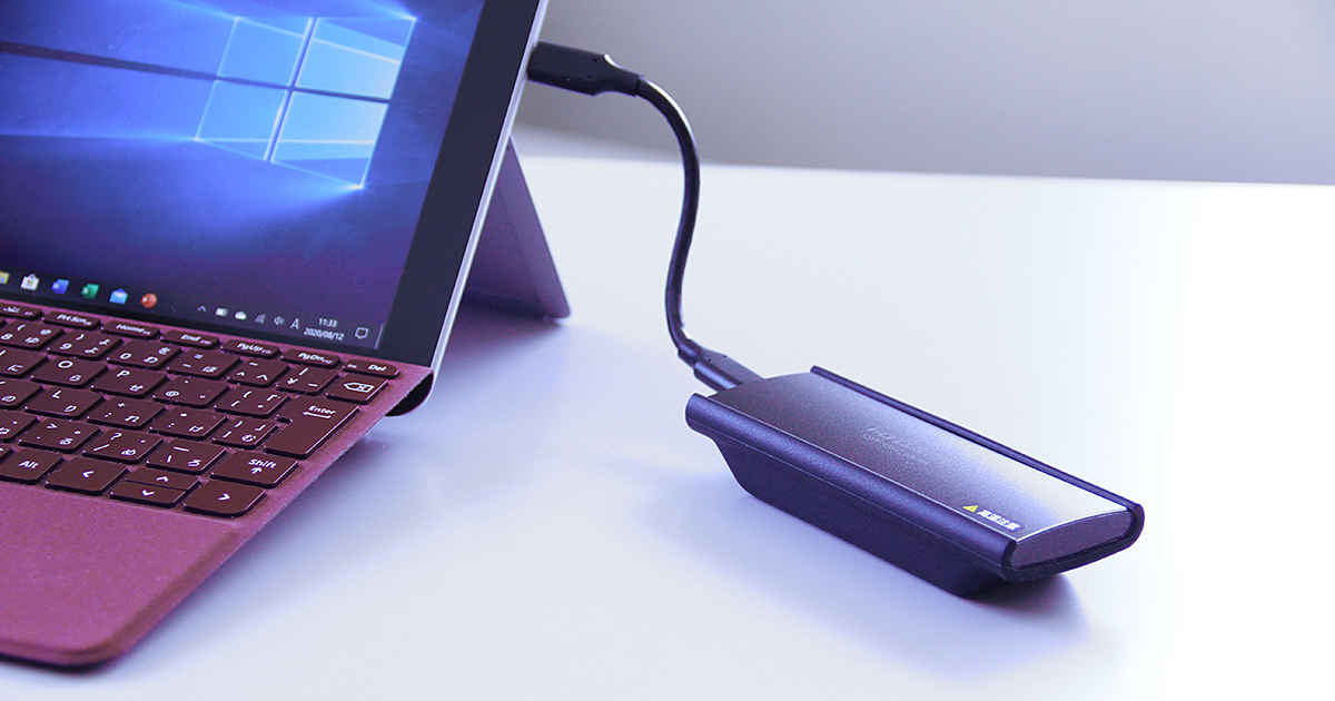 USB 3.2 Gen 2対応、読み書きともに1000MB/sの高速転送。手のひら
