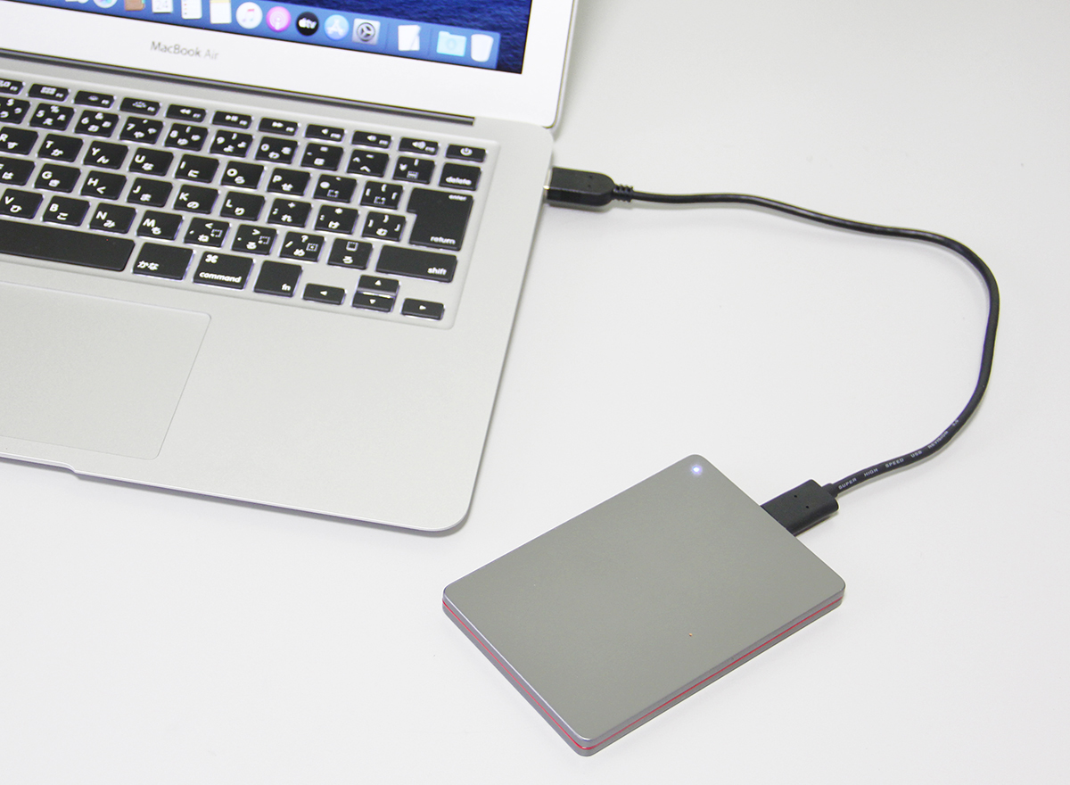 USB Type-Cポートが搭載されていない旧式のMacBook AirとHDPX-UTSシリーズをUSB A接続