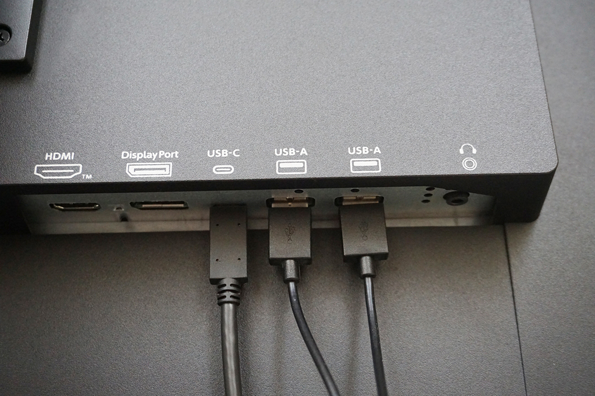 4Kモデル「LCD-CU271AB-F」のUSBハブにマウスとキーボードを接続