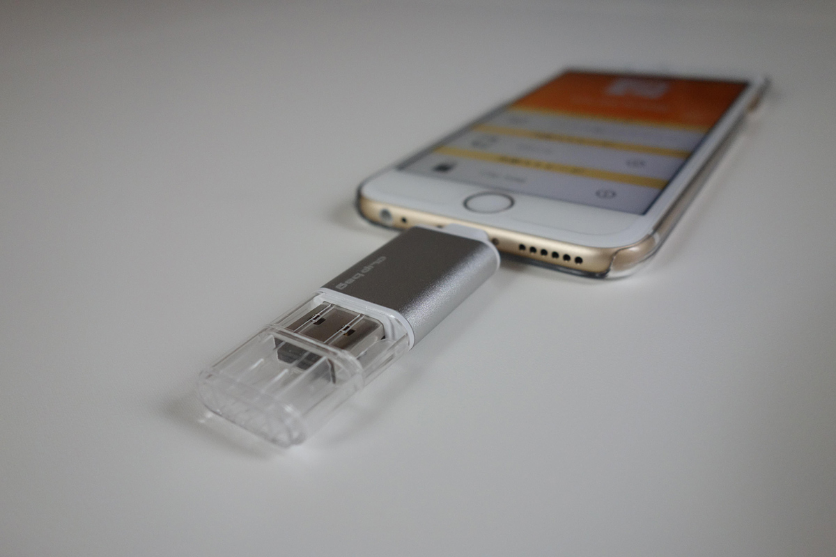 iPhone 6sにClip bagを接続