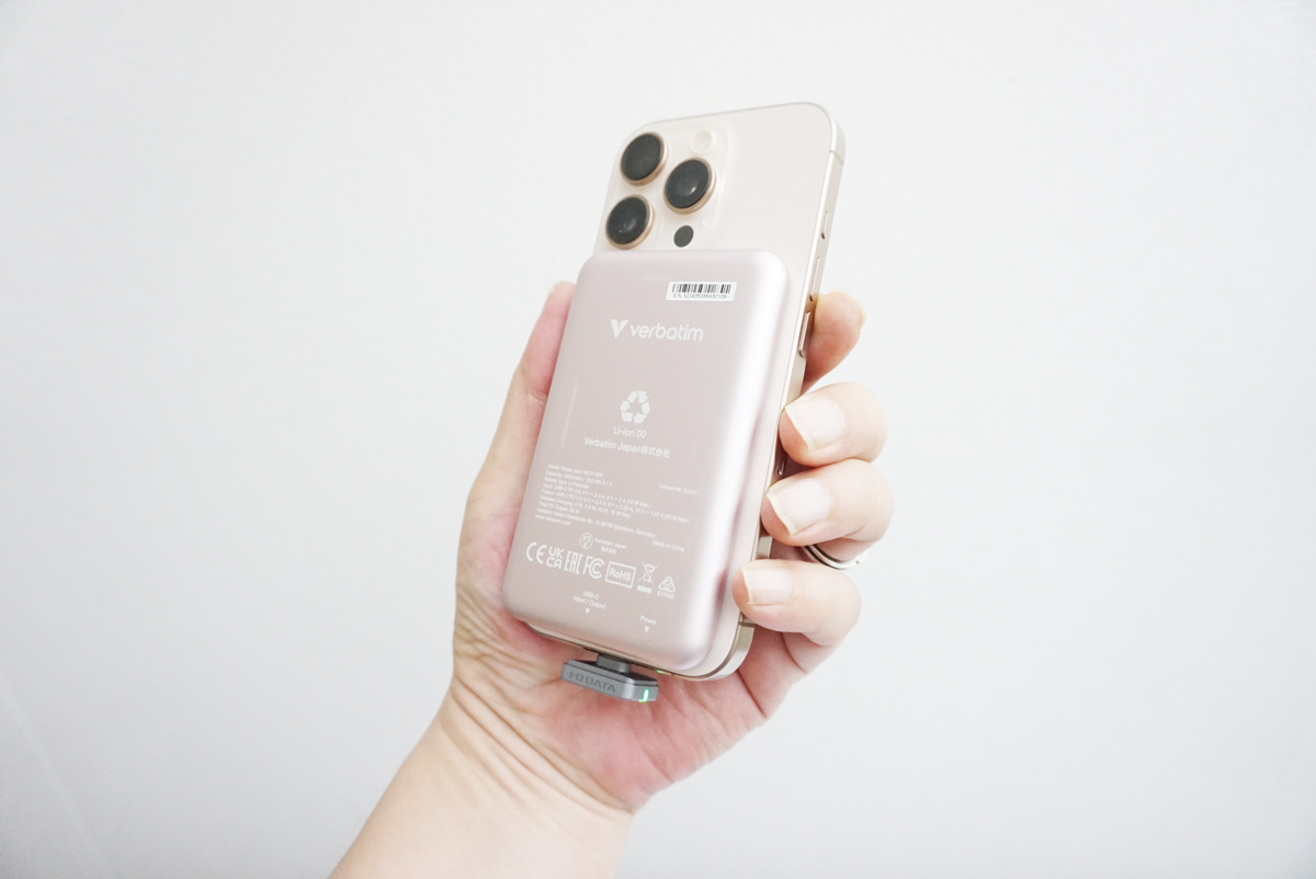 iPhoneにSSDを挿しながらMagSafe対応モバイルバッテリーも装着