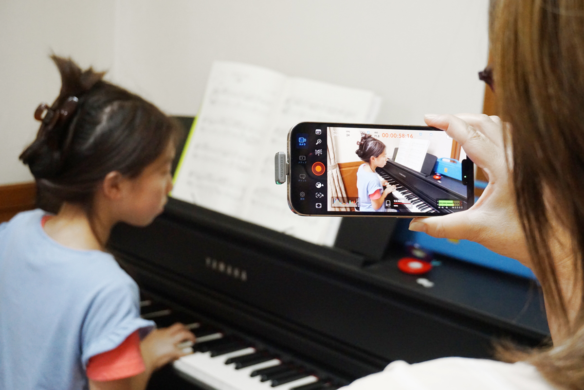 スマホで子供を撮影
