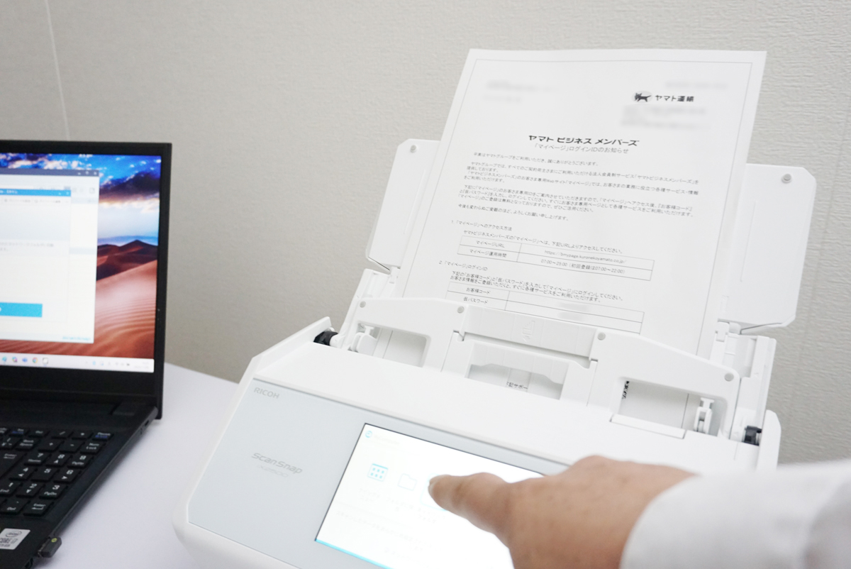 タッチパネルに追加された［ネットワークフォルダ―に保存］を選択してスキャンする