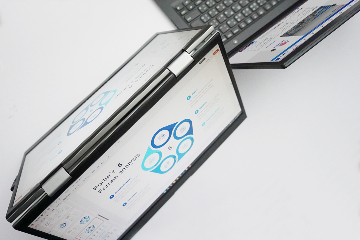 Gセンサーにより自動で上画面を反転