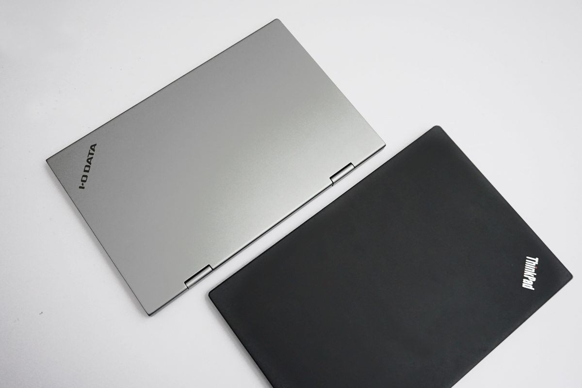 折り畳み時はA4に近いサイズ感で軽量設計