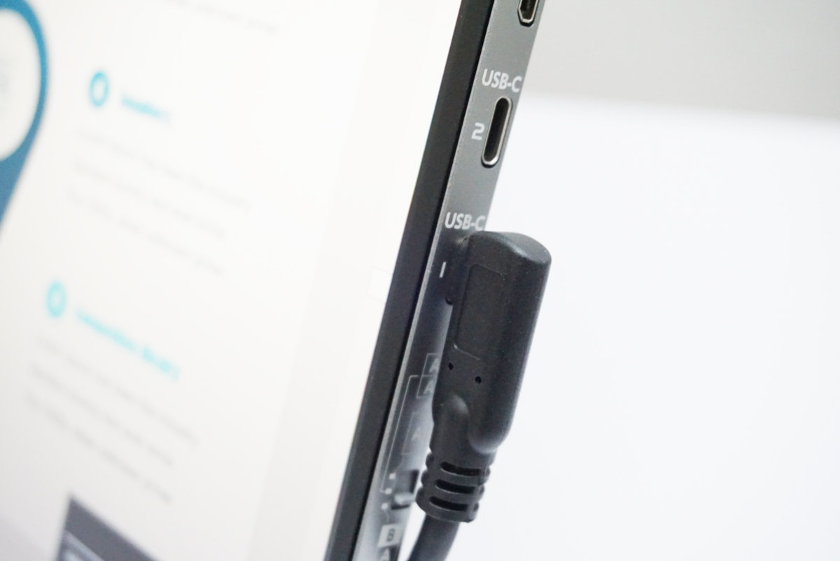 モバイルディスプレイ側のUSB Type-Cポート