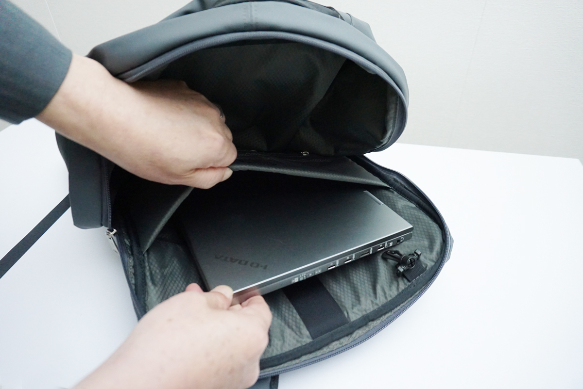 ビジネスバッグやリュックに収まる