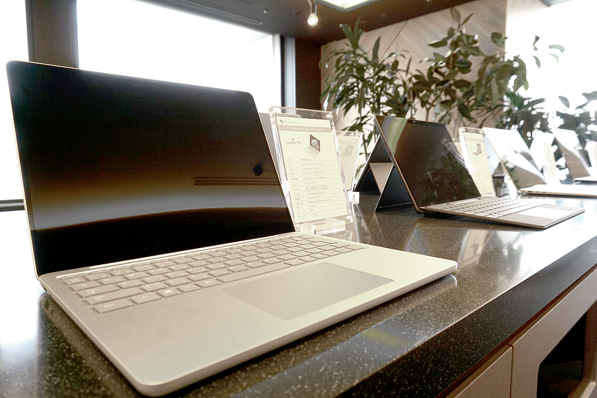 ラップトップ・2-in-1 PC：Microsoft Surface（日本マイクロソフト株式会社）