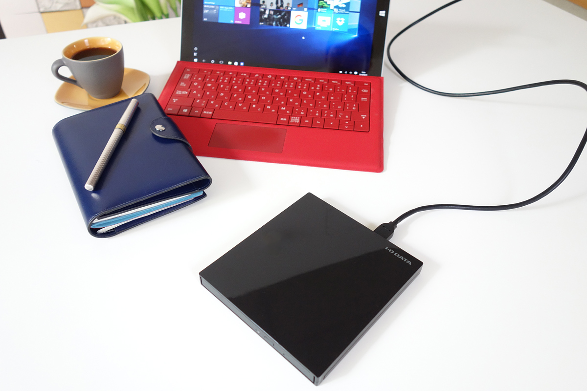 Surface Pro 4 Surface Pro 3でもバスパワーで使える Windowsタブレット向けポータブルdvdドライブ Dvrp Ut8tbk Iodata アイ オー データ機器