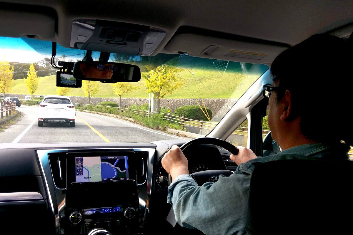 紅葉を見に行くドライブの車中