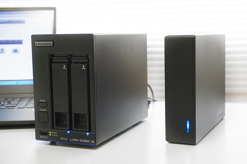 左：NAS「LAN DISK（HDL2-XABシリーズ）」 右：バックアップ用HDD「HDJA-UTNBシリーズ」