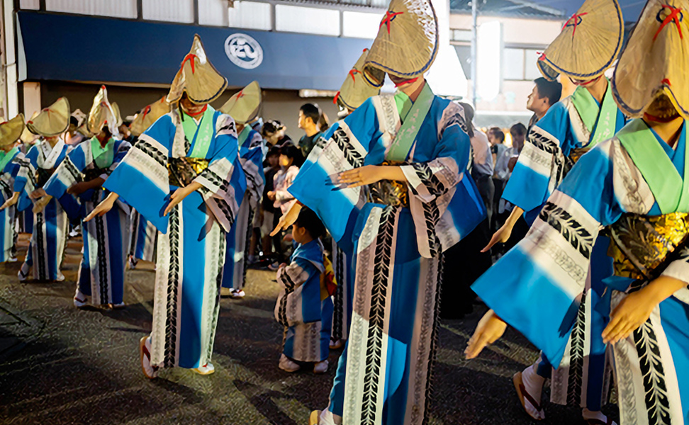 移動行灯に踊り流しの音楽を配信。一般社団法人 三國會所